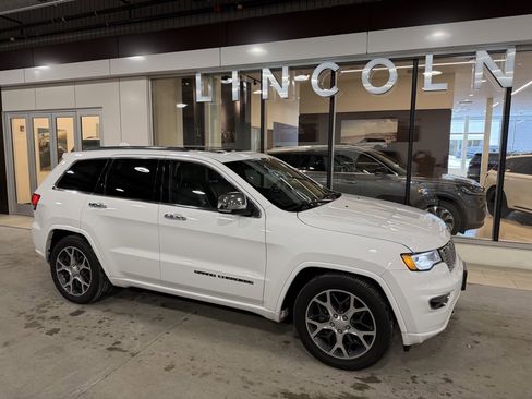 Used 2019 Jeep Grand Cherokee Overland image 2
