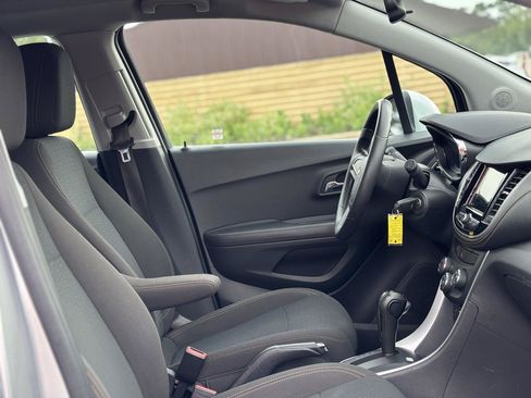 Used 2018 Chevrolet Trax LS AWD/4WD image 41