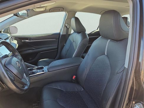 Used 2018 Toyota Camry XSE image 13