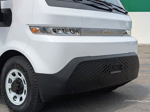 Used 2025 Chevrolet Brightdrop 400 image 2