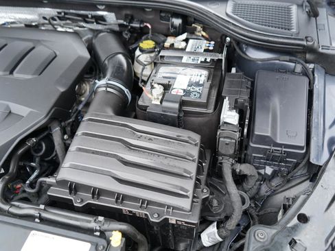 Used 2023 Volkswagen Golf R image 77