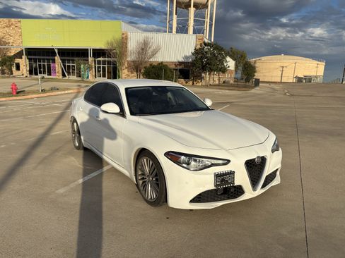 Used 2018 Alfa Romeo Giulia Ti w/ Quick Order Package 22Z Lusso image 6