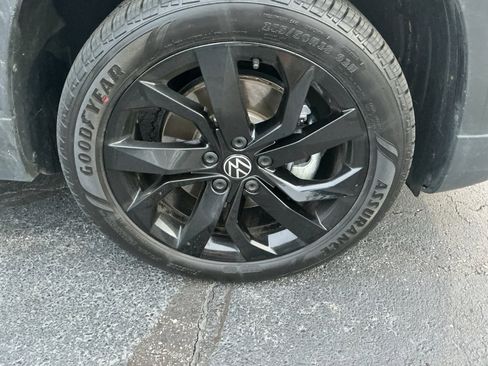 Certified 2023 Volkswagen Taos SE w/ Black Wheel Package image 28