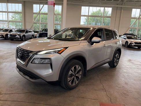 Used 2023 Nissan Rogue SV AWD/4WD image 7