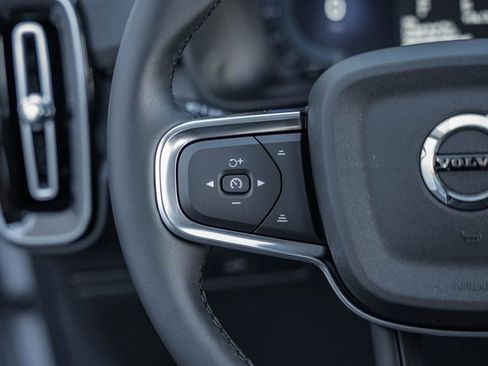 Certified 2025 Volvo XC40 B5 Ultra w/ Climate Package image 29