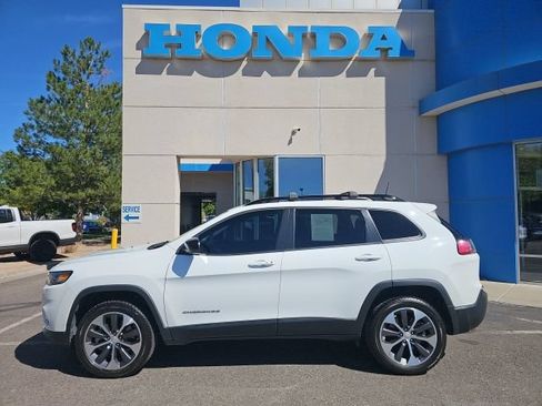 Used 2022 Jeep Cherokee Limited w/ Elite Package AWD/4WD image 2