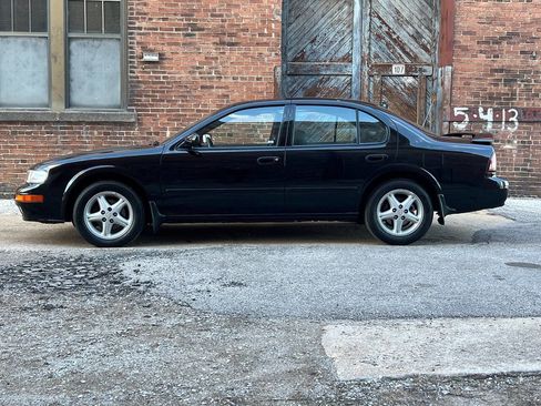 Used 1998 Nissan Maxima SE image 3