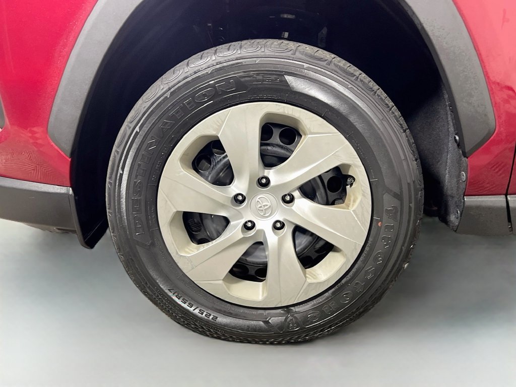 Used 2021 Toyota RAV4 LE AWD/4WD image 11