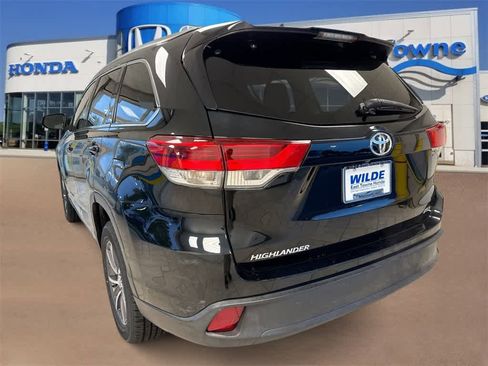 Used 2019 Toyota Highlander XLE image 6
