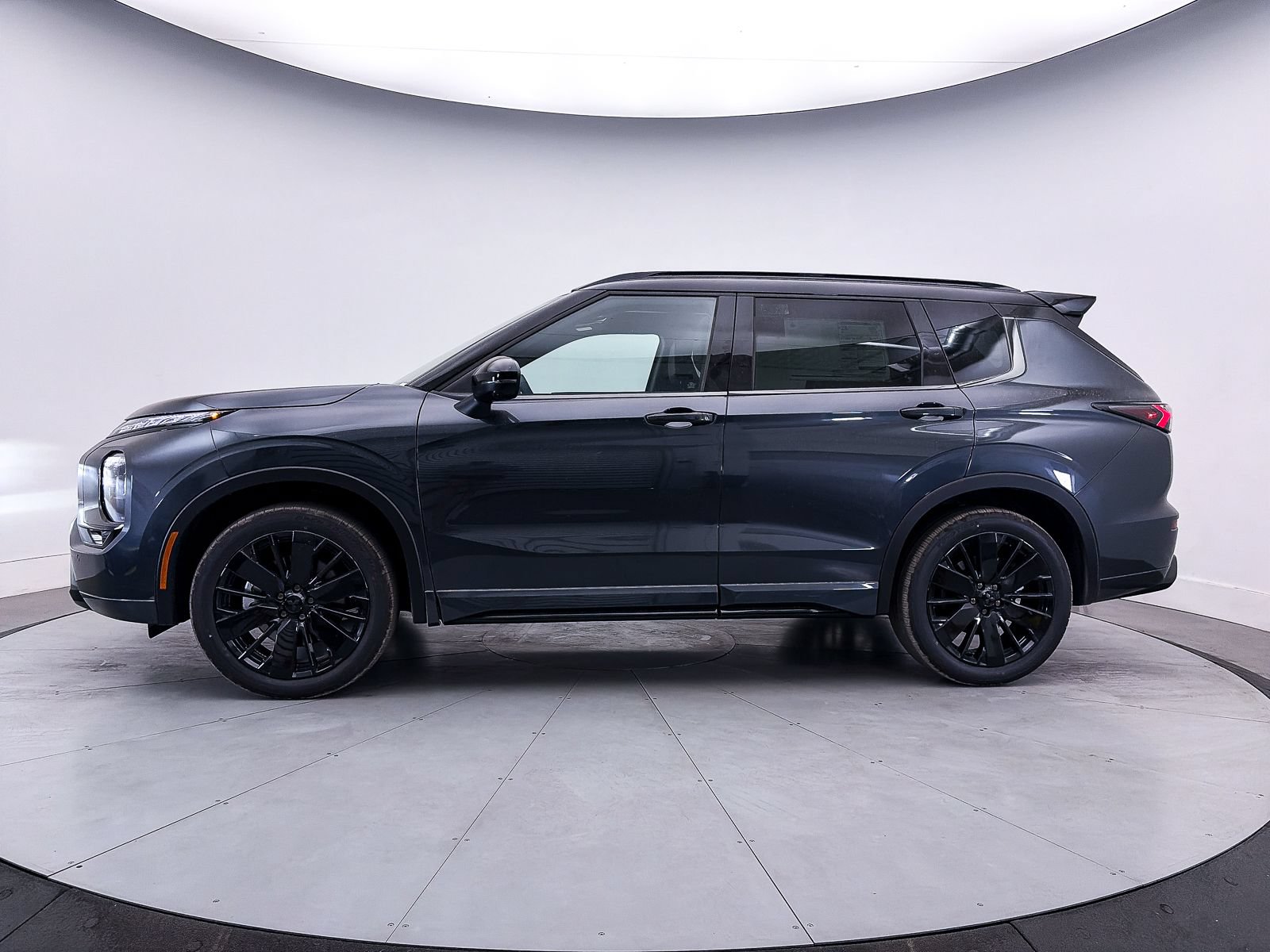 Used 2026 Mitsubishi Outlander SEL Black Edition FWD image 4