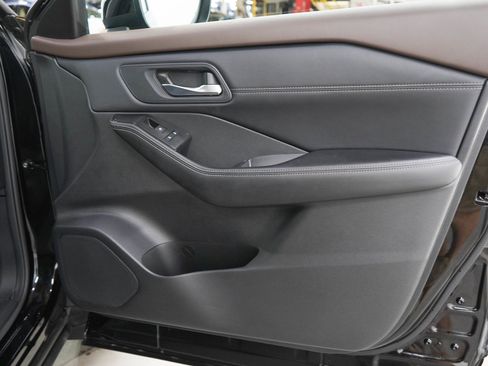 Used 2023 Nissan Rogue SV w/ SV Premium B Package AWD/4WD image 9
