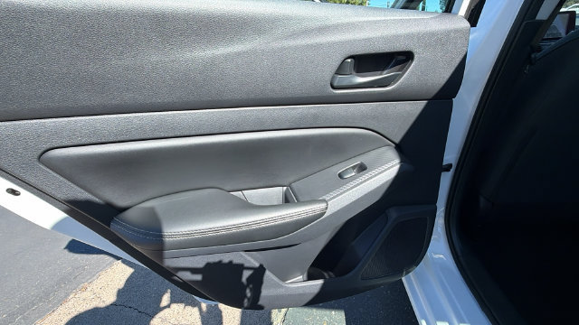 Used 2025 Nissan Altima 2.5 SV FWD image 13