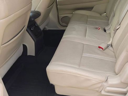 Used 2014 Lincoln MKT FWD image 10