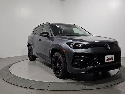 New 2025 Volkswagen Tiguan SE R-Line image 7