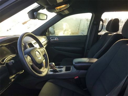 Used 2017 Jeep Grand Cherokee Laredo w/ Quick Order Package 23E image 11