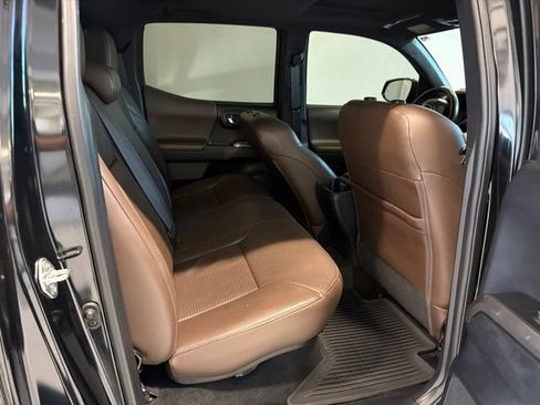 Used 2021 Toyota Tacoma Limited AWD/4WD image 37