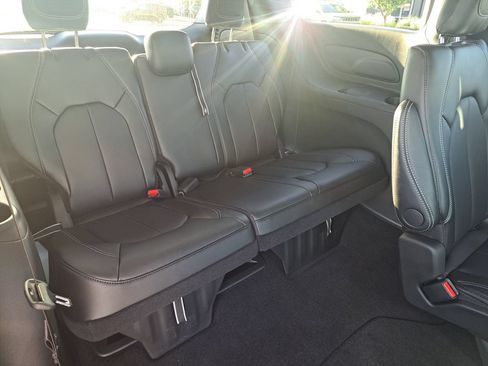 New 2026 Chrysler Pacifica Select FWD image 30
