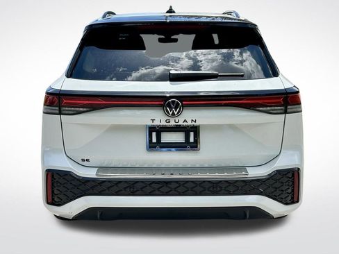 New 2026 Volkswagen Tiguan SE R-Line FWD image 6