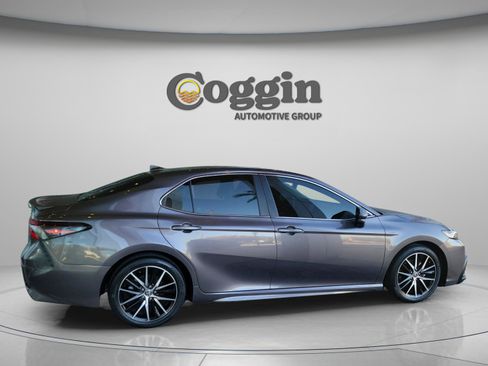 Used 2023 Toyota Camry SE image 5
