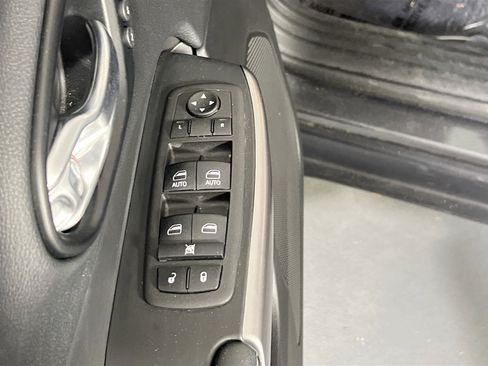 Used 2022 Jeep Cherokee Limited image 17