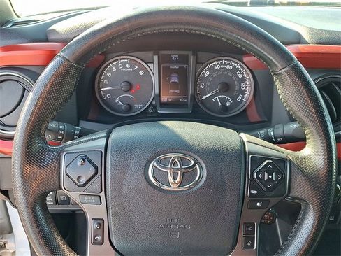 Used 2019 Toyota Tacoma TRD Off-Road image 18