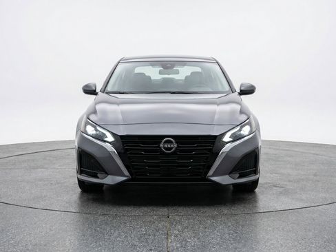 Used 2025 Nissan Altima 2.5 SV image 2