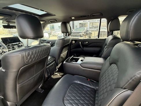 Used 2024 INFINITI QX80 Sensory image 7