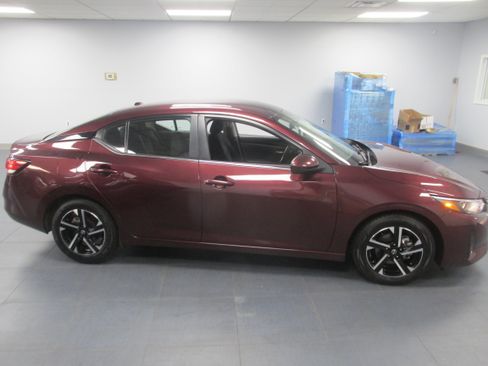 Used 2024 Nissan Sentra SV FWD image 4
