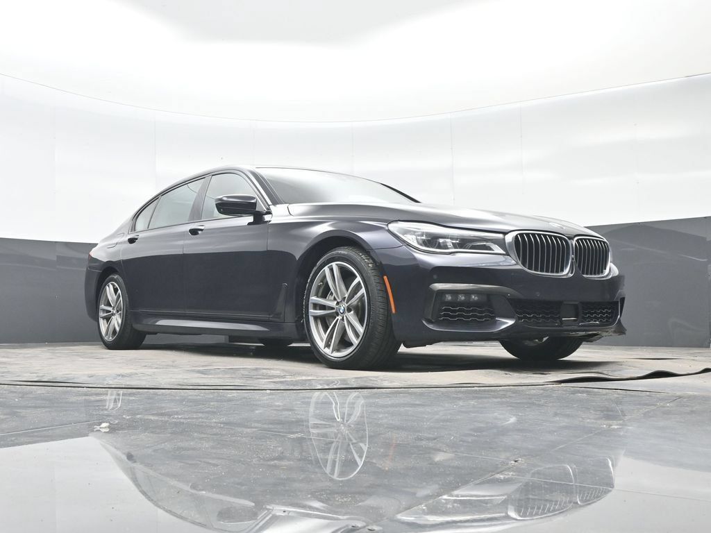 Used 2018 BMW 750i xDrive AWD/4WD image 36