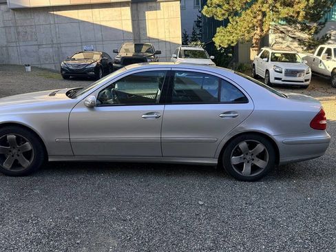 Used 2004 Mercedes-Benz E 500 4MATIC Sedan image 5