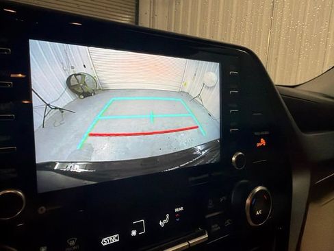 Used 2021 Toyota Highlander XLE FWD image 31