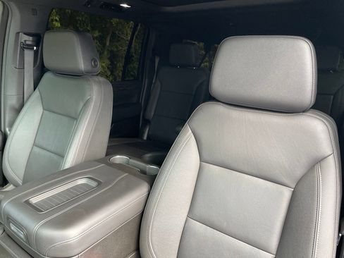Used 2024 Chevrolet Suburban Z71 w/ Luxury Package AWD/4WD image 34