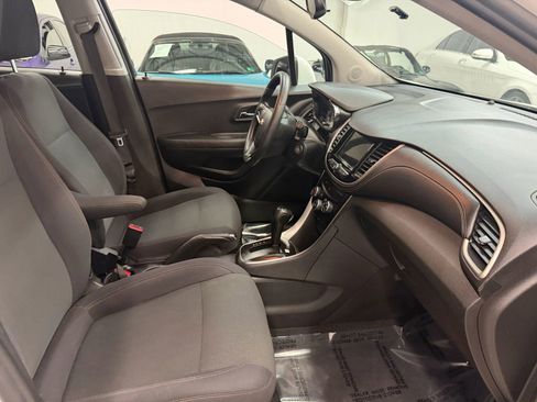 Used 2019 Chevrolet Trax LS image 21