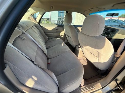 Used 2000 Ford Taurus SE image 9