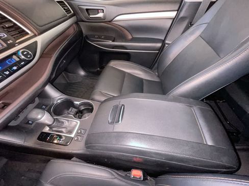 Certified 2019 Toyota Highlander XLE AWD/4WD image 21