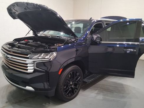 Used 2024 Chevrolet Tahoe High Country AWD/4WD image 9