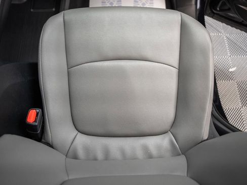 Used 2025 Toyota Sienna XLE FWD image 34