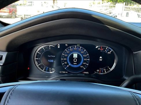 Used 2017 Cadillac Escalade Platinum AWD/4WD image 12