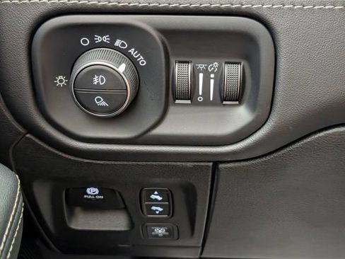 Used 2025 RAM 1500 Limited AWD/4WD image 14