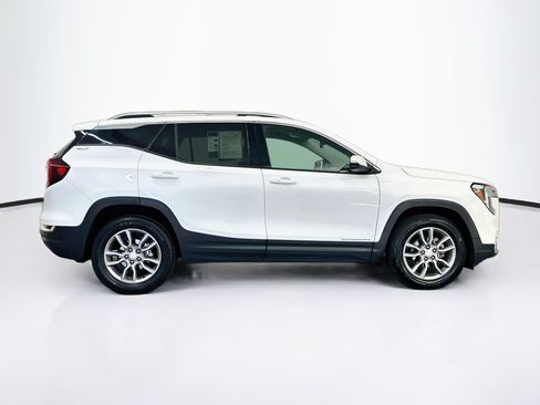 Used 2024 GMC Terrain SLT AWD/4WD image 10