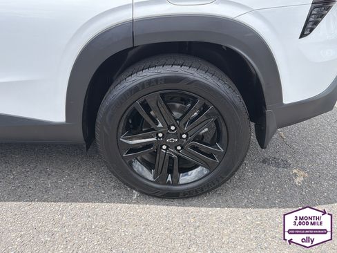 Used 2025 Chevrolet Trax ACTIV w/ Sunroof Package FWD image 26