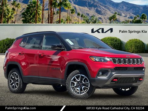 Used 2025 Jeep Compass Trailhawk AWD/4WD image 1