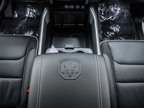 Used 2025 RAM 1500 Laramie w/ Night Edition image 33