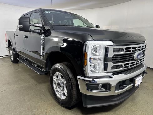 Used 2025 Ford F250 XLT image 3