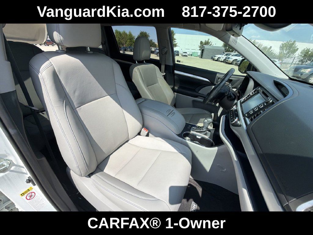 Used 2019 Toyota Highlander XLE FWD image 27