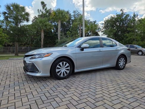 Certified 2022 Toyota Camry LE FWD image 3