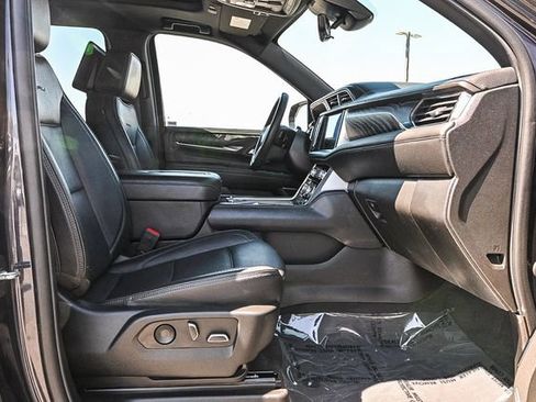 Used 2023 GMC Yukon XL Denali w/ Advanced Technology Package image 17