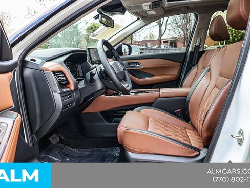 Used 2025 Nissan Rogue Platinum w/ Tech Package image 18