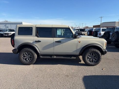 New 2025 Ford Bronco Badlands image 8