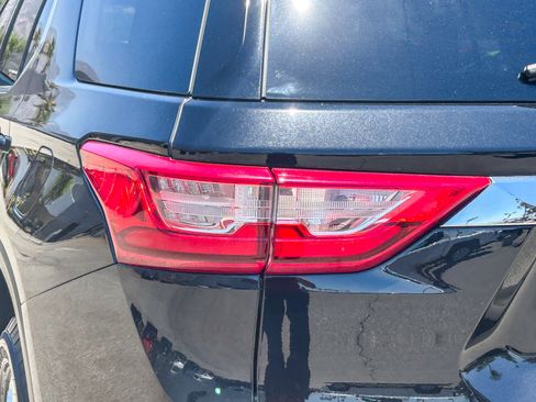 Used 2018 Chevrolet Traverse LS w/ LPO, Black Accent Package FWD image 9